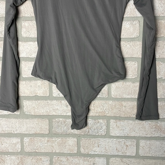 PUMIEY Scoop Neck Body Hugging Bodysuit Gray size Small - Picture 7 of 11